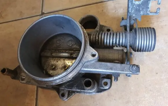 BMW 7 E38 Throttle valve 1742010