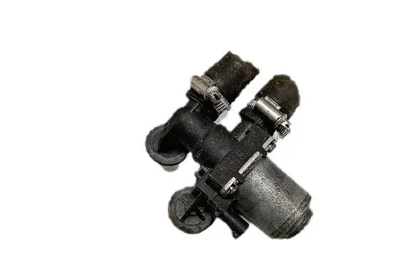 BMW 5 E60 E61 Coolant heater control valve 8369805