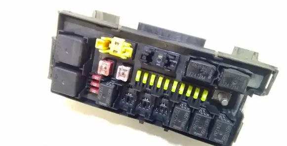 Jeep Grand Cherokee (WK) Fuse module 04692071AA