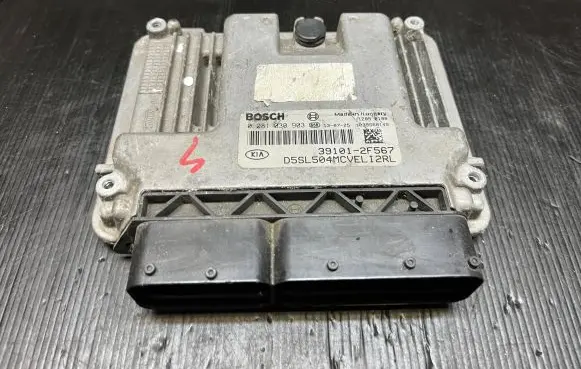KIA Sportage Engine control unit/module 391012F567 0281030903 1038S68145