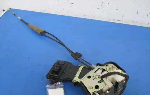 Mazda 323 F Rear door lock