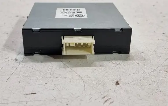 Volkswagen Golf VI Voltage converter/converter module 8ES01015300