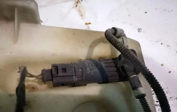 Skoda Octavia Mk2 (1Z) Windscreen/windshield washer pump 1k6955651