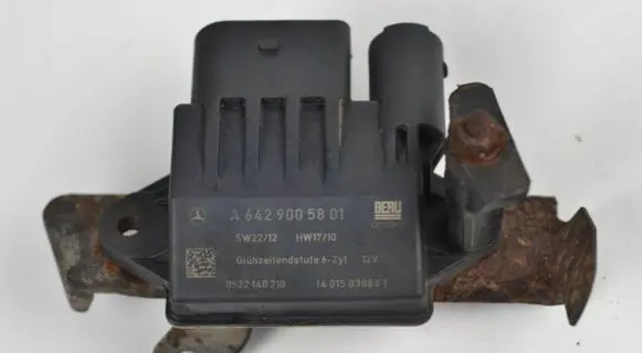 Mercedes-Benz C W203 Glow plug pre-heat relay A6429005801 0522140210 14015030881