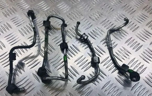 Audi A6 S6 C5 4B Fuel injector supply line/pipe 