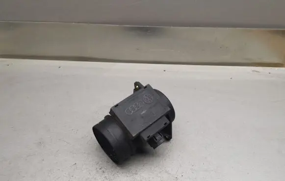 Volkswagen Golf III Mass air flow meter 074906461 71822101