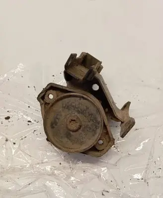 Volkswagen Transporter - Caravelle T4 Engine mount bracket 701399201C