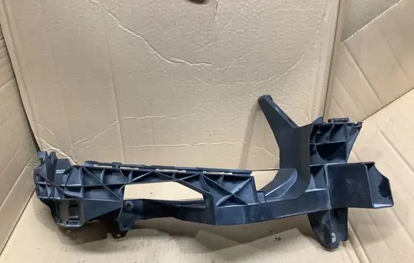 Headlight/headlamp mounting bracket