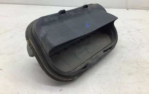 Mercedes-Benz B W246 W242 Quarter panel pressure vent A2048300442