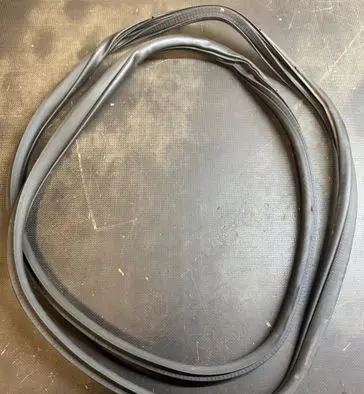 Jeep Grand Cherokee WL Rubber seal front door (on door)
