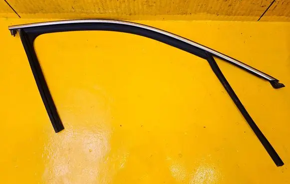 Skoda Kodiaq Front door rubber seal 565837431C