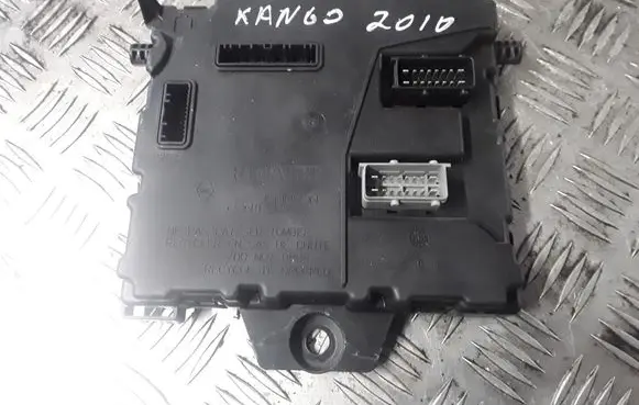 Renault Kangoo II Comfort/convenience module 8200525384