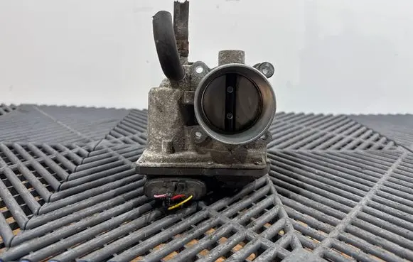 Toyota Prius+ (ZVW40) Throttle valve 2203037060