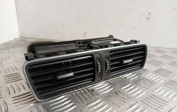 Volkswagen PASSAT B7 Dash center air vent grill 3AB819728A