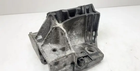 Volvo XC60 Engine mounting bracket 6G926P096FC