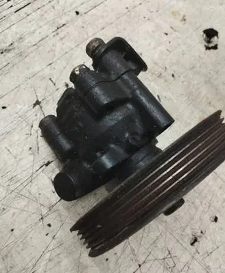 Mazda 626 Power steering pump G21132600D