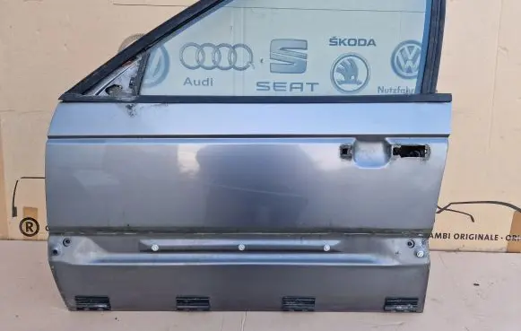 Volkswagen PASSAT B3 Front door 357831051F 357831105 LA7Y
