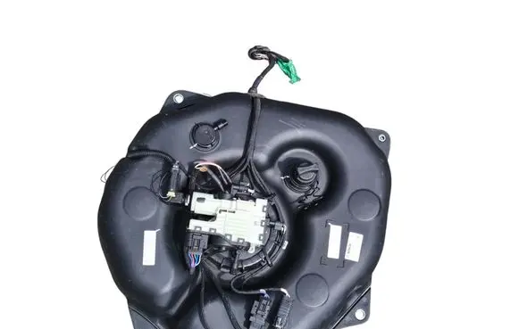 Mercedes-Benz E W212 AdBlue liquid reservoir A2124704202 260713HR1304 2124704202