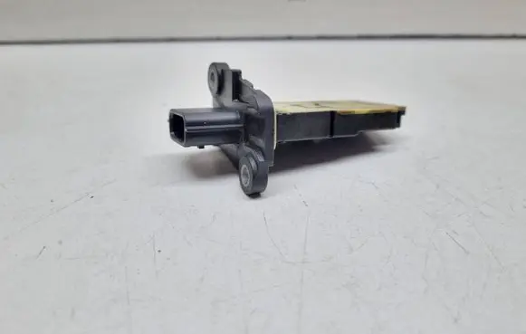 Nissan X-Trail T32 Mass air flow meter 93450753