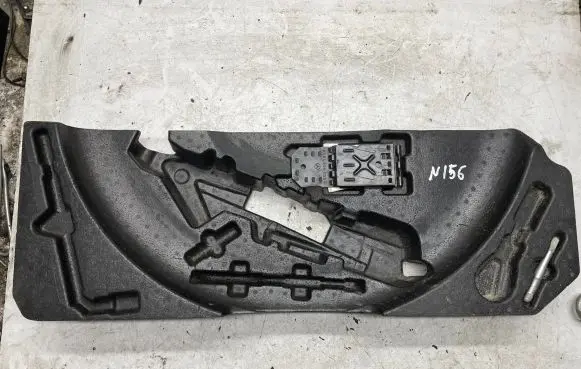 Mercedes-Benz ML W164 Tool set A1648990614 a1648990054