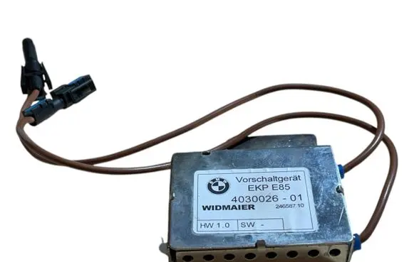 BMW Z4 E85 E86 Aerial antenna amplifier 403002601 4030026