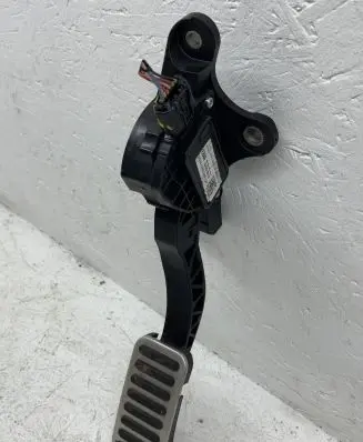 KIA Ceed Accelerator throttle pedal 32700G4930
