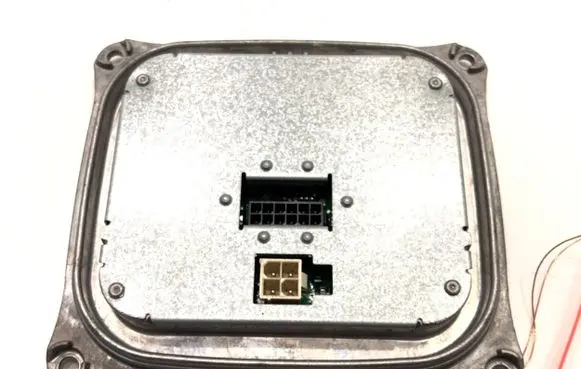 Peugeot 308 SW Voltage converter/converter module 130732940300