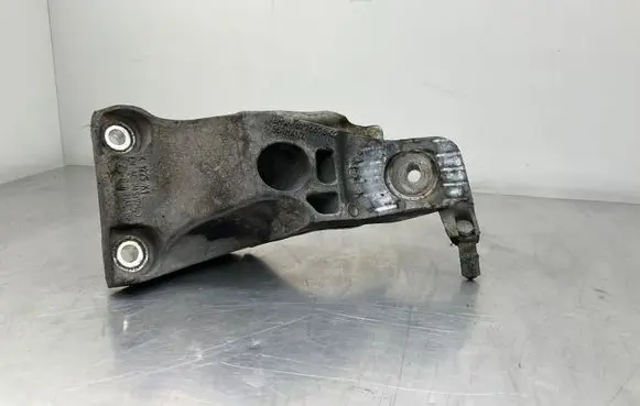 BMW 5 E60 E61 Engine mounting bracket 6776678
