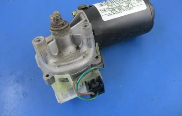 Fiat 500 Cinquecento Front wiper linkage and motor