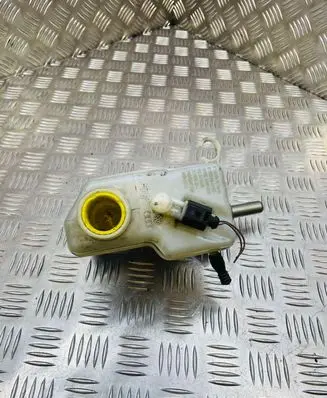 Volkswagen Polo IV 9N3 Master brake cylinder X5617