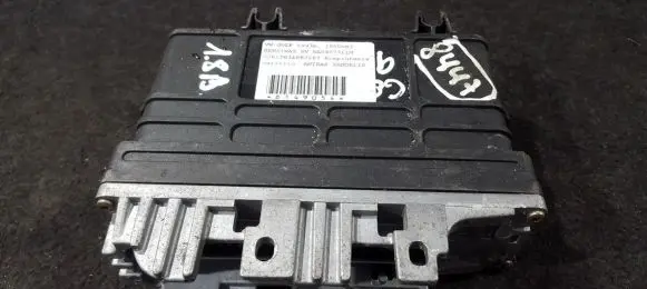 Volkswagen Golf III Engine control unit/module 8a0907311m 0261203186