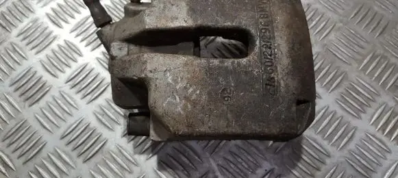 BMW 5 E39 Front brake caliper 6022296