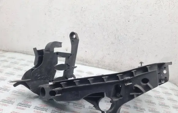 Audi A4 S4 B8 8K Headlight/headlamp mounting bracket 8K0805607L