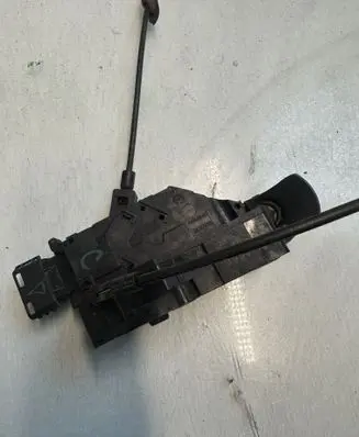 Peugeot 207 Front door lock 24090816