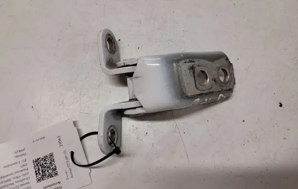 Toyota Avensis T270 Front door upper hinge
