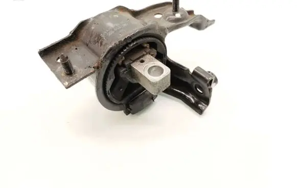 Skoda Rapid (NH) Engine mount bracket