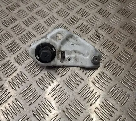 BMW X5 G05 Fender mounting bracket 7418215
