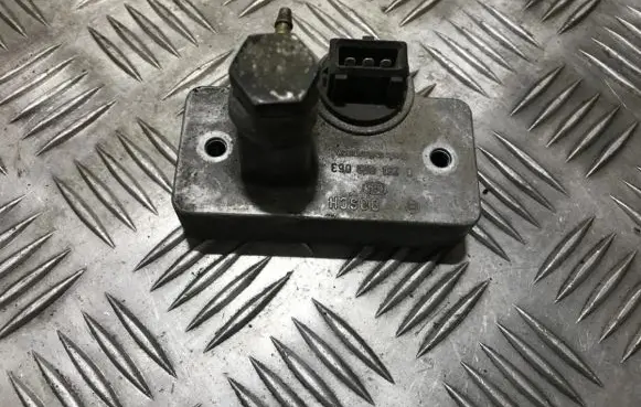 BMW 3 E36 Air pressure sensor 0281002063