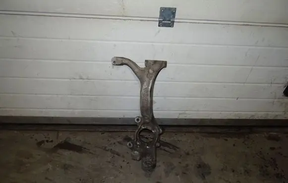 Audi A6 S6 C6 4F Front wheel hub spindle knuckle