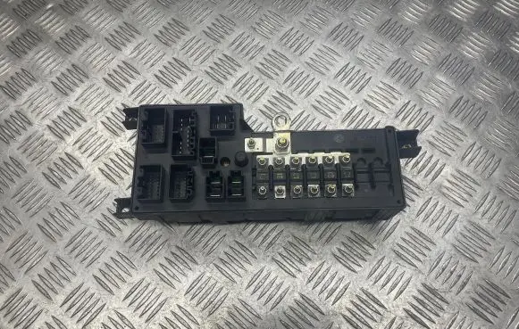 Volvo V70 Fuse module 9494207 518323001 000214133332