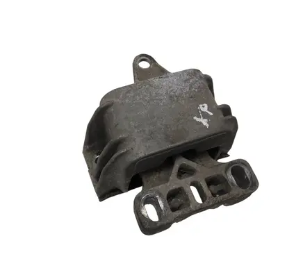 Volkswagen Golf IV Engine mount bracket