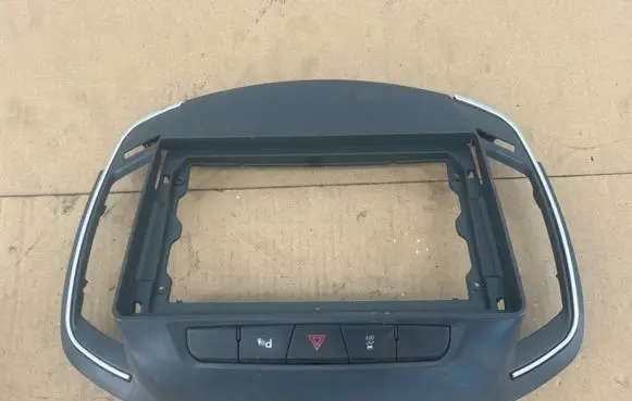 Opel Insignia A Radio/GPS head unit trim 23192304