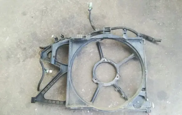 Opel Corsa C Radiator cooling fan shroud 8038845