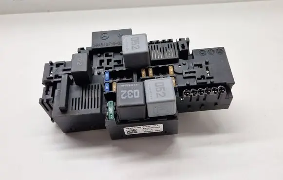 Mercedes-Benz C W205 Fuse module A2229063202