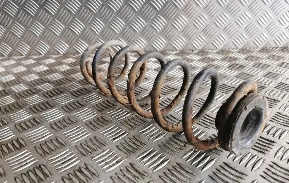 Volkswagen Golf IV Rear coil spring