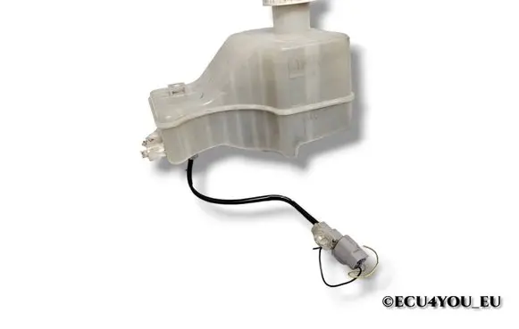 Mitsubishi Pajero Brake fluid reservoir MR569728