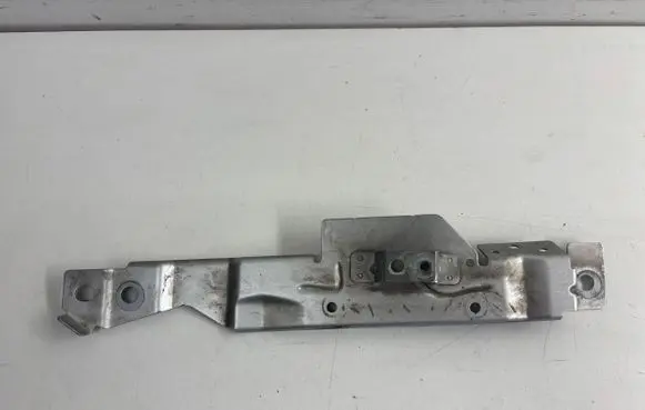Volvo S90, V90 Fender mounting bracket