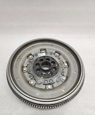 Skoda Octavia Mk4 Flywheel 05L105266J