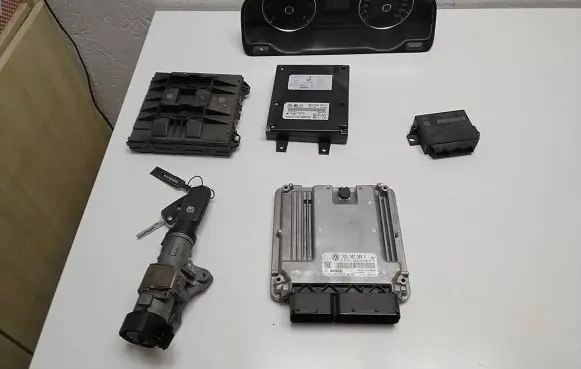 Volkswagen Multivan T5 Engine ECU kit and lock set 03L907309K 0281016272 7H0937087H