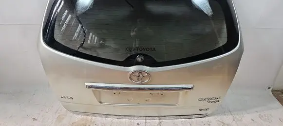 Toyota Corolla Verso AR10 Tailgate/trunk/boot lid